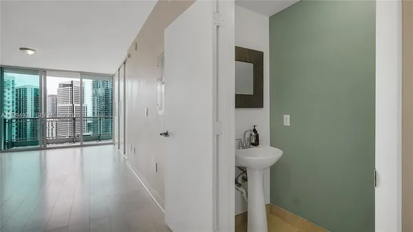 $438,000 | 90 Southwest 3rd Street, Unit 3003, Miami, FL 33130
