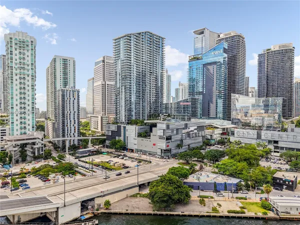 $438,000 | 90 Southwest 3rd Street, Unit 3003, Miami, FL 33130