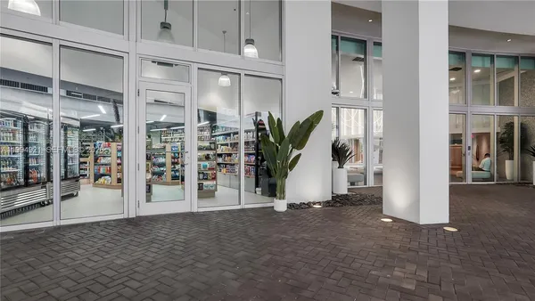 $438,000 | 90 Southwest 3rd Street, Unit 3003, Miami, FL 33130