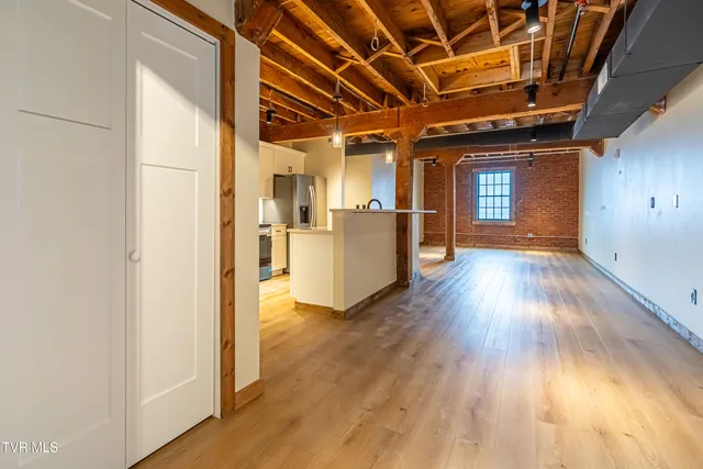 $2,800 | 453 East Main Street, Kingsport, TN 37660