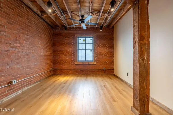 $2,800 | 453 East Main Street, Kingsport, TN 37660