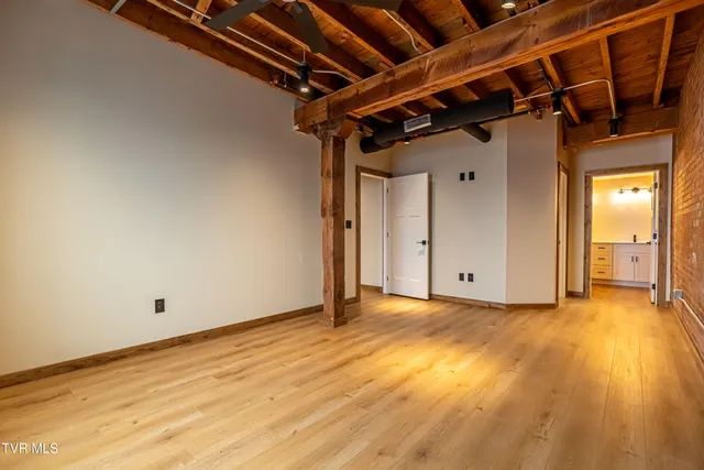 $2,800 | 453 East Main Street, Kingsport, TN 37660