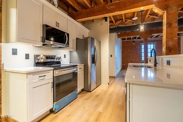 $2,800 | 453 East Main Street, Kingsport, TN 37660