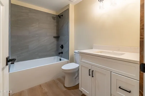 $2,800 | 453 East Main Street, Kingsport, TN 37660