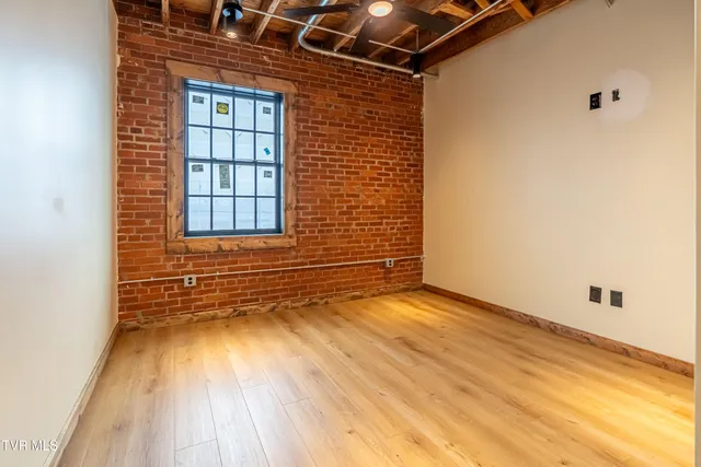 $2,800 | 453 East Main Street, Kingsport, TN 37660