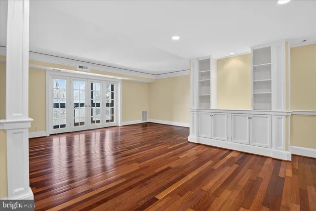 $349,999 | 8360 Greensboro Drive, Unit 216, McLean, VA 22102