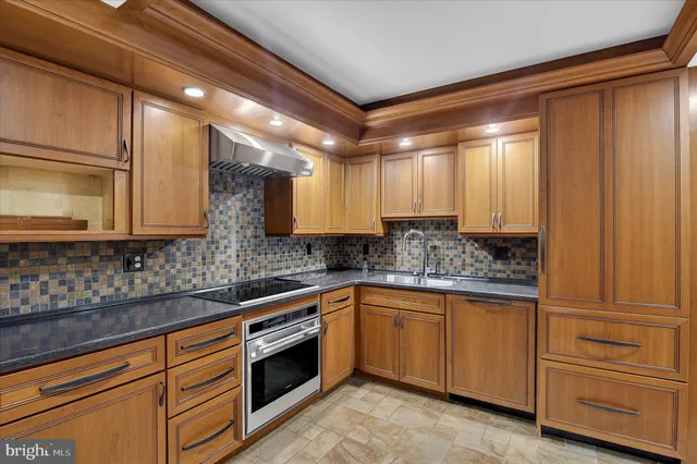 $349,999 | 8360 Greensboro Drive, Unit 216, McLean, VA 22102