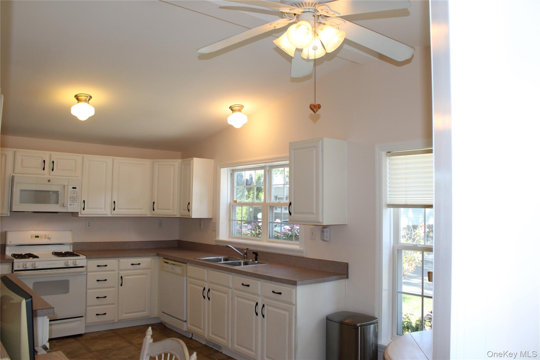 1661 Old Country Road, Unit 77 Riverhead, NY 11901 - Photo 16 of 30 Gallery Image 16