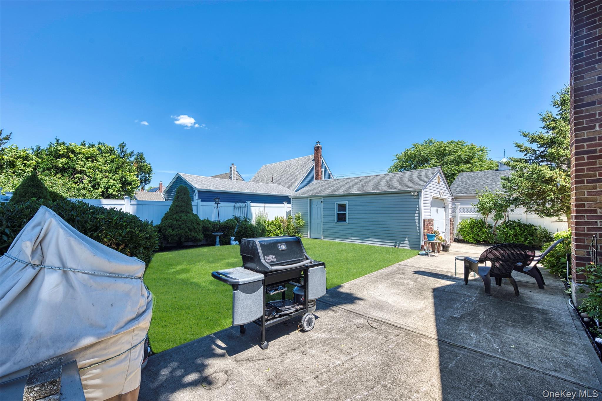 2389 Lindy Road Westbury, NY 11590 - Photo 38 of 41