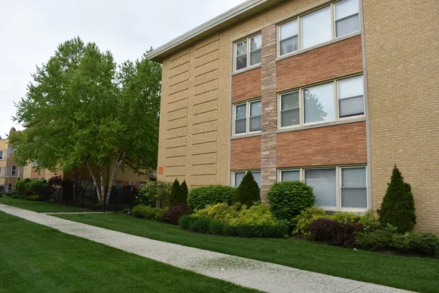 $1,400 | 1951 Euclid Avenue, Unit 102, Berwyn, IL 60402