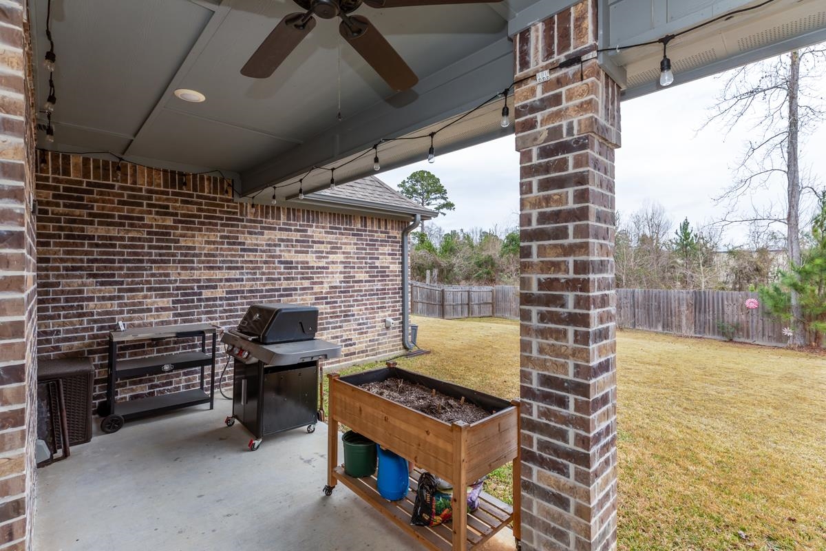314 Long Leaf Street Silsbee, TX 77656 - Photo 27 of 31 a view of a patio with a table and chairs
