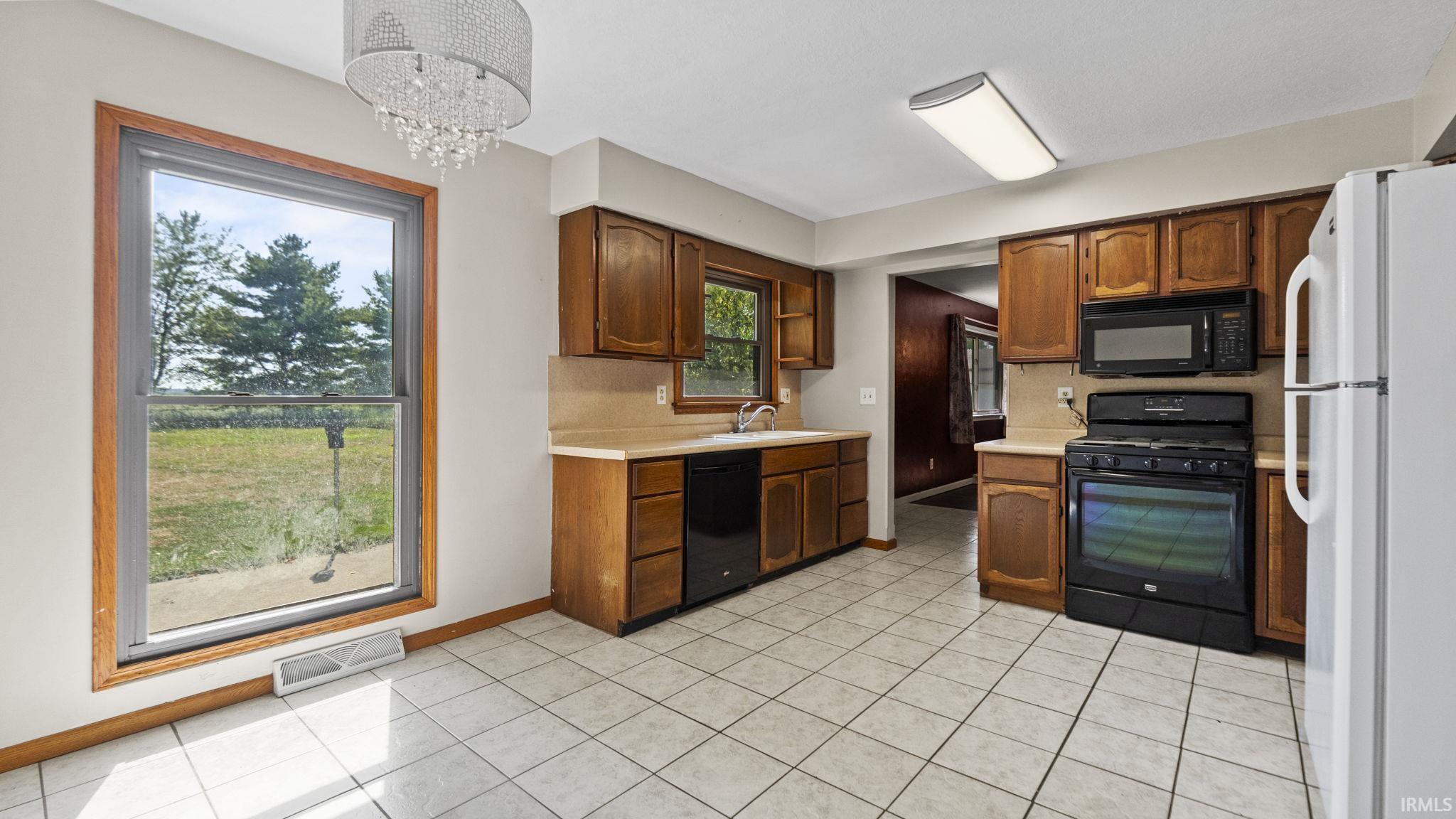 14929 Indianapolis Road Yoder, IN 46798 - Photo 8 of 29
