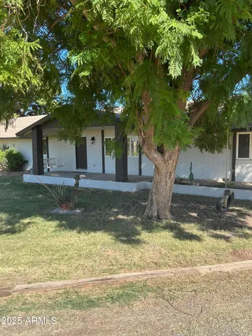 a view of a yard in front of house