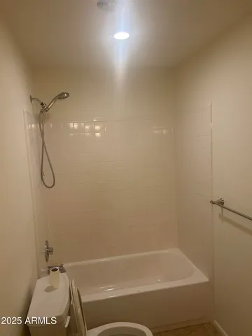 en empty room with an empty space