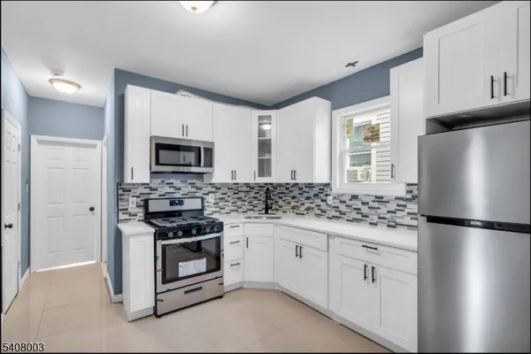 $2,000 | 568 Grove Street, Unit 2, Irvington, NJ 07111