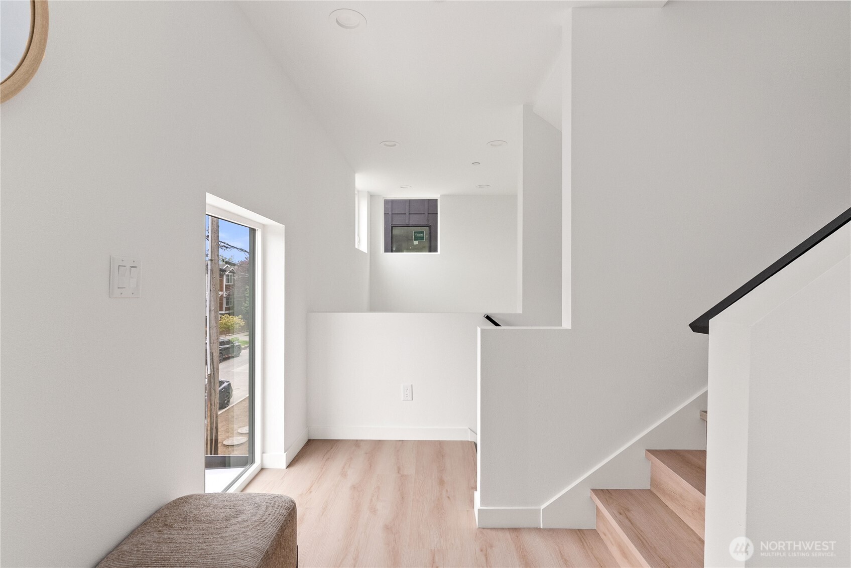 8849 Midvale Avenue North, Unit F Seattle, WA 98103 - Photo 14 of 34