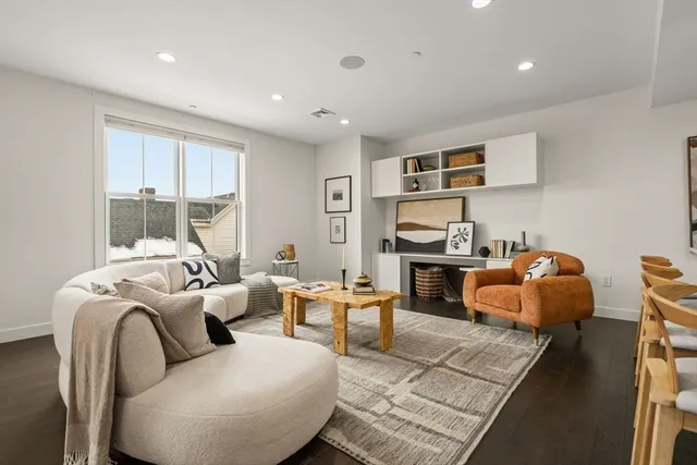 $1,079,000 | 309 E Street, Unit 36, Boston, MA 02127