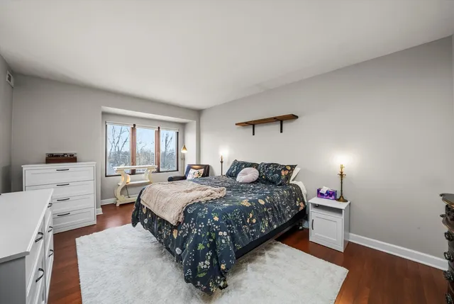 $299,900 | 75 6th Avenue, Unit 302, La Grange, IL 60525