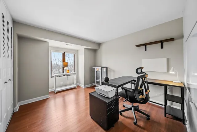 $299,900 | 75 6th Avenue, Unit 302, La Grange, IL 60525