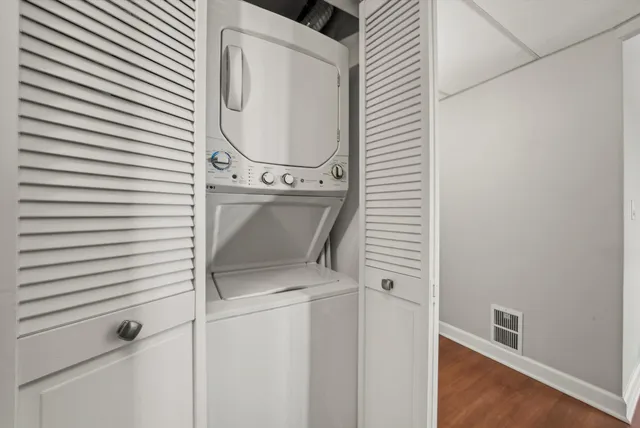 $299,900 | 75 6th Avenue, Unit 302, La Grange, IL 60525