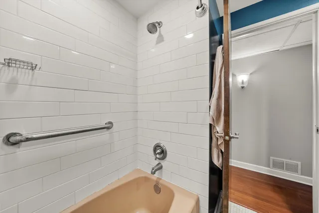 $299,900 | 75 6th Avenue, Unit 302, La Grange, IL 60525