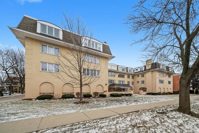 $299,900 | 75 6th Avenue, Unit 302, La Grange, IL 60525