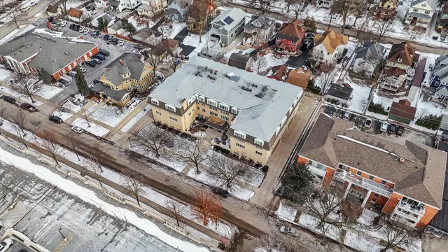 $299,900 | 75 6th Avenue, Unit 302, La Grange, IL 60525