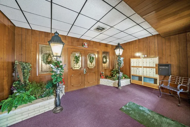 $299,900 | 75 6th Avenue, Unit 302, La Grange, IL 60525