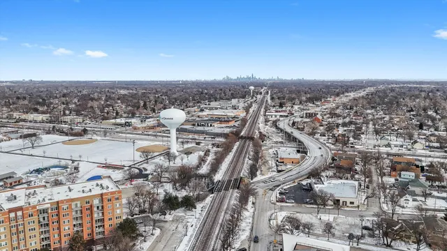 $299,900 | 75 6th Avenue, Unit 302, La Grange, IL 60525