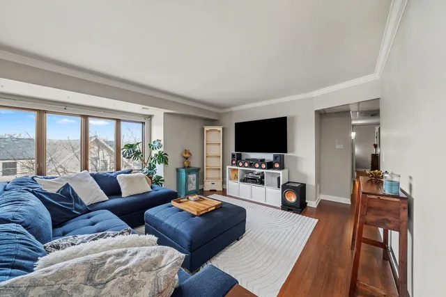 $299,900 | 75 6th Avenue, Unit 302, La Grange, IL 60525