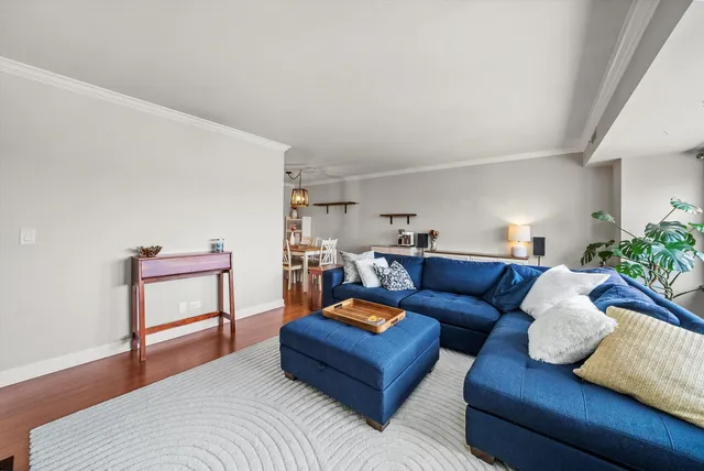 $299,900 | 75 6th Avenue, Unit 302, La Grange, IL 60525