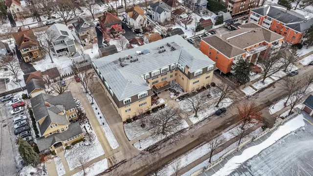 $299,900 | 75 6th Avenue, Unit 302, La Grange, IL 60525