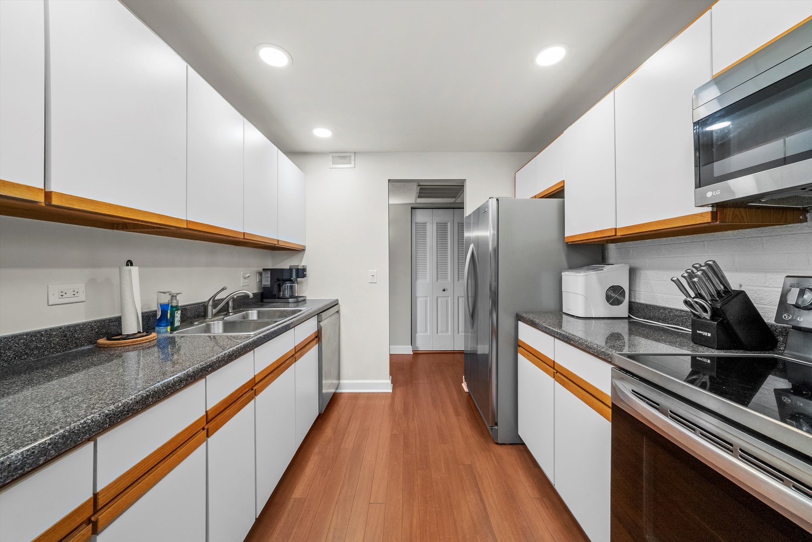 75 6th Avenue, Unit 302 La Grange, IL 60525 - Photo 7 of 33