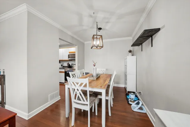 $299,900 | 75 6th Avenue, Unit 302, La Grange, IL 60525