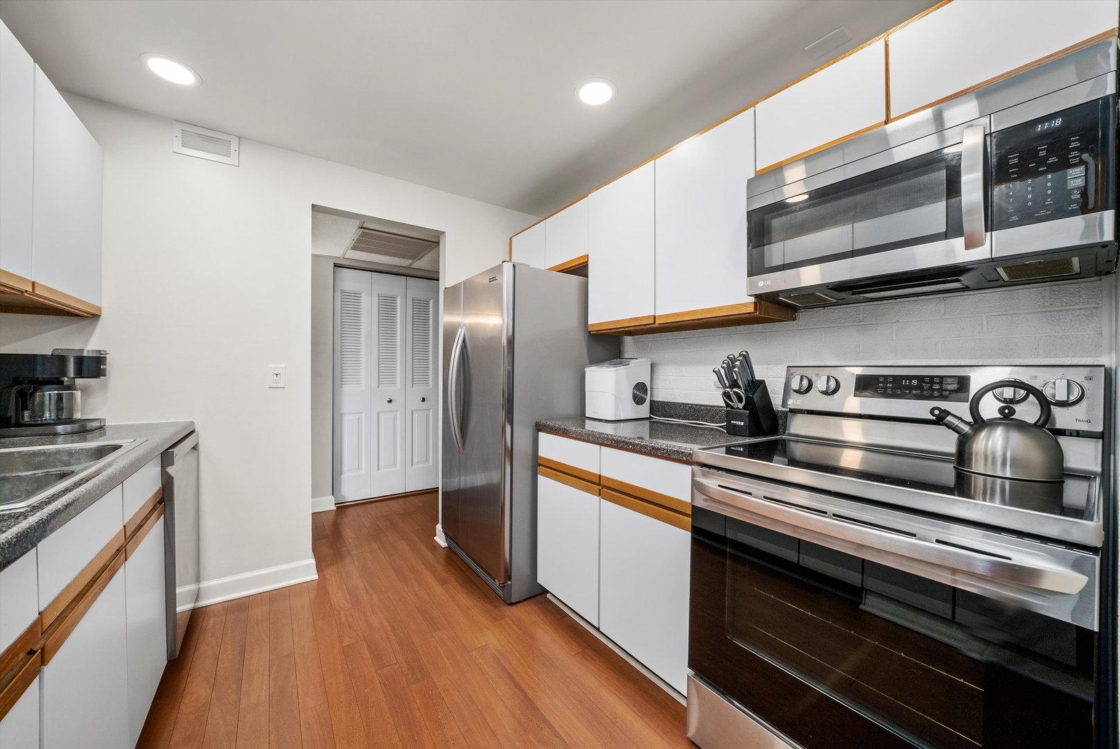 75 6th Avenue, Unit 302 La Grange, IL 60525 - Photo 10 of 33