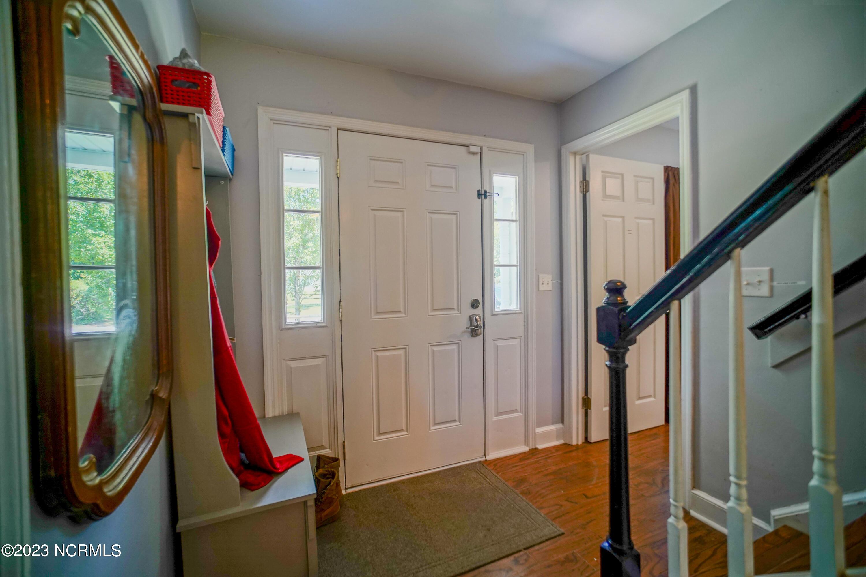 102 Nottingham Road Jacksonville, NC 28546 - Photo 11 of 61 102 Nottingham Entry