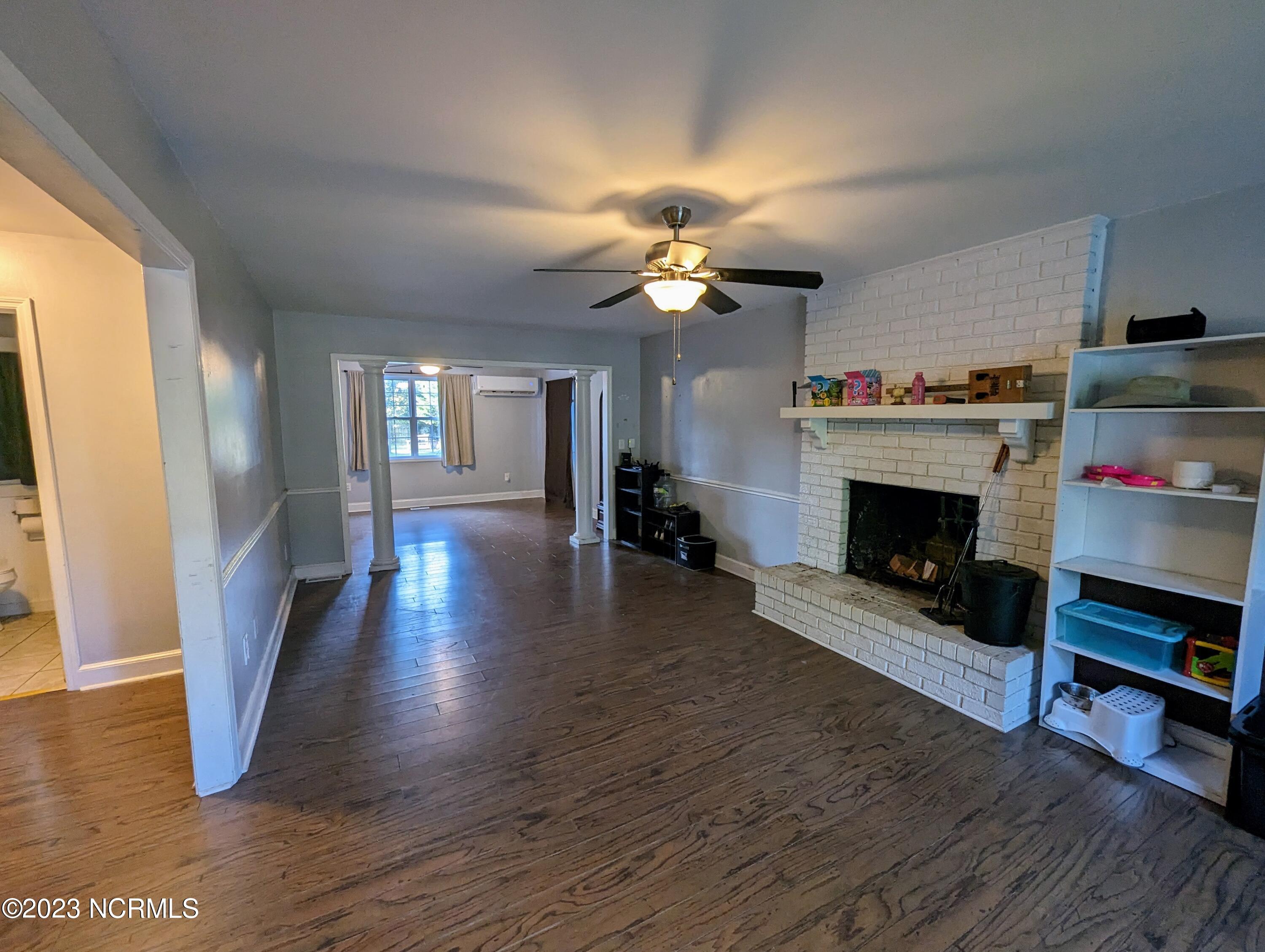 102 Nottingham Road Jacksonville, NC 28546 - Photo 14 of 61 102 Nottingham Living 3