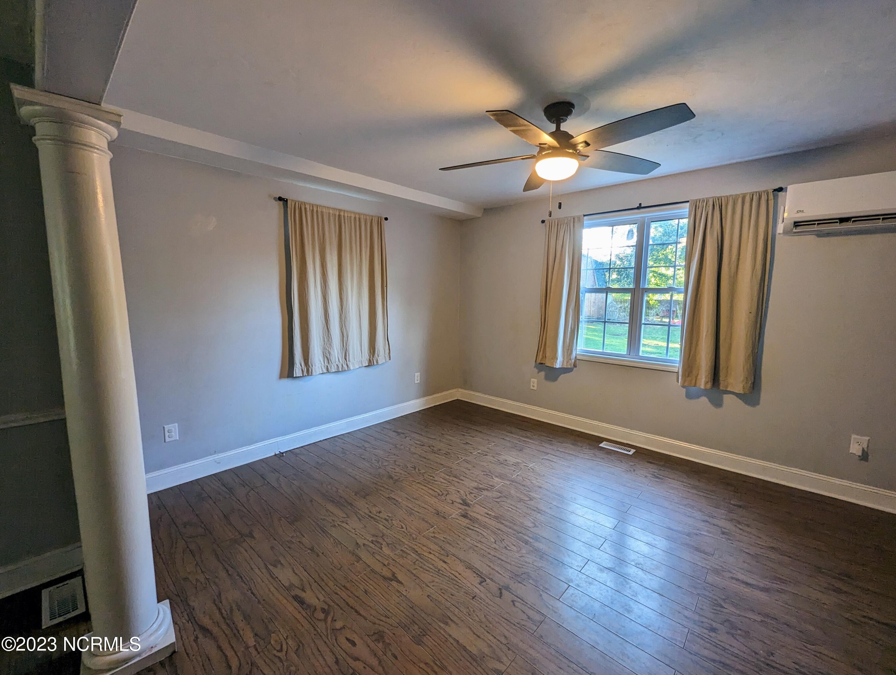 102 Nottingham Road Jacksonville, NC 28546 - Photo 17 of 61 102 Nottingham Sitting 2