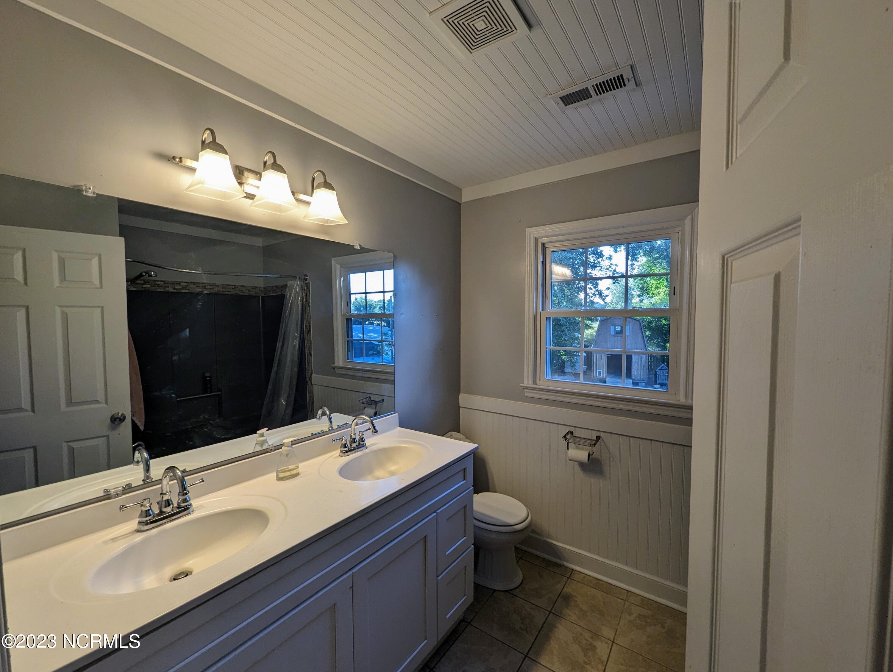 102 Nottingham Road Jacksonville, NC 28546 - Photo 31 of 61 102 Nottingham Master Bath 2