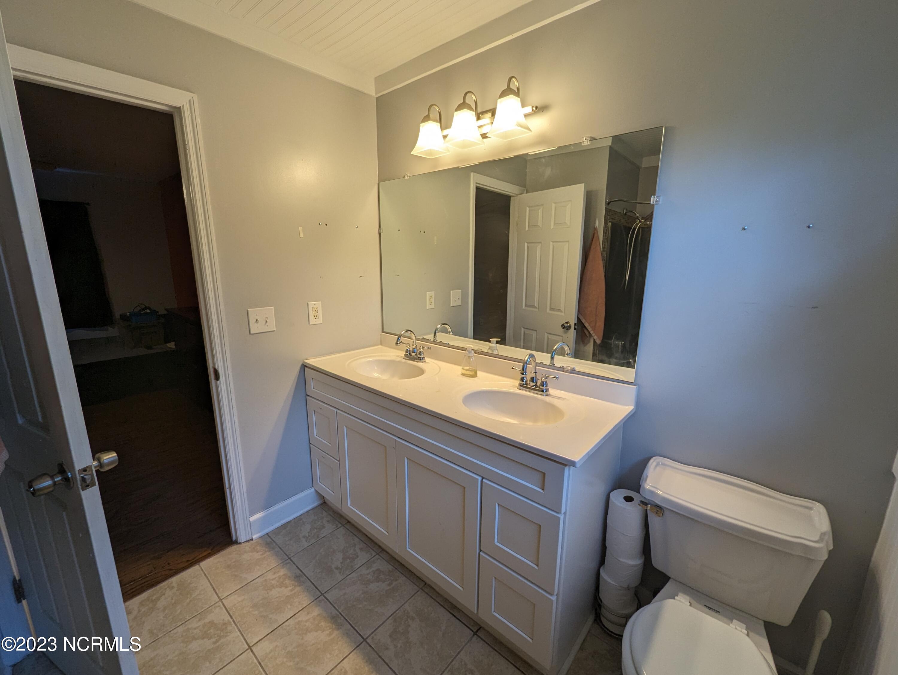 102 Nottingham Road Jacksonville, NC 28546 - Photo 32 of 61 102 Nottingham Master Bath 1