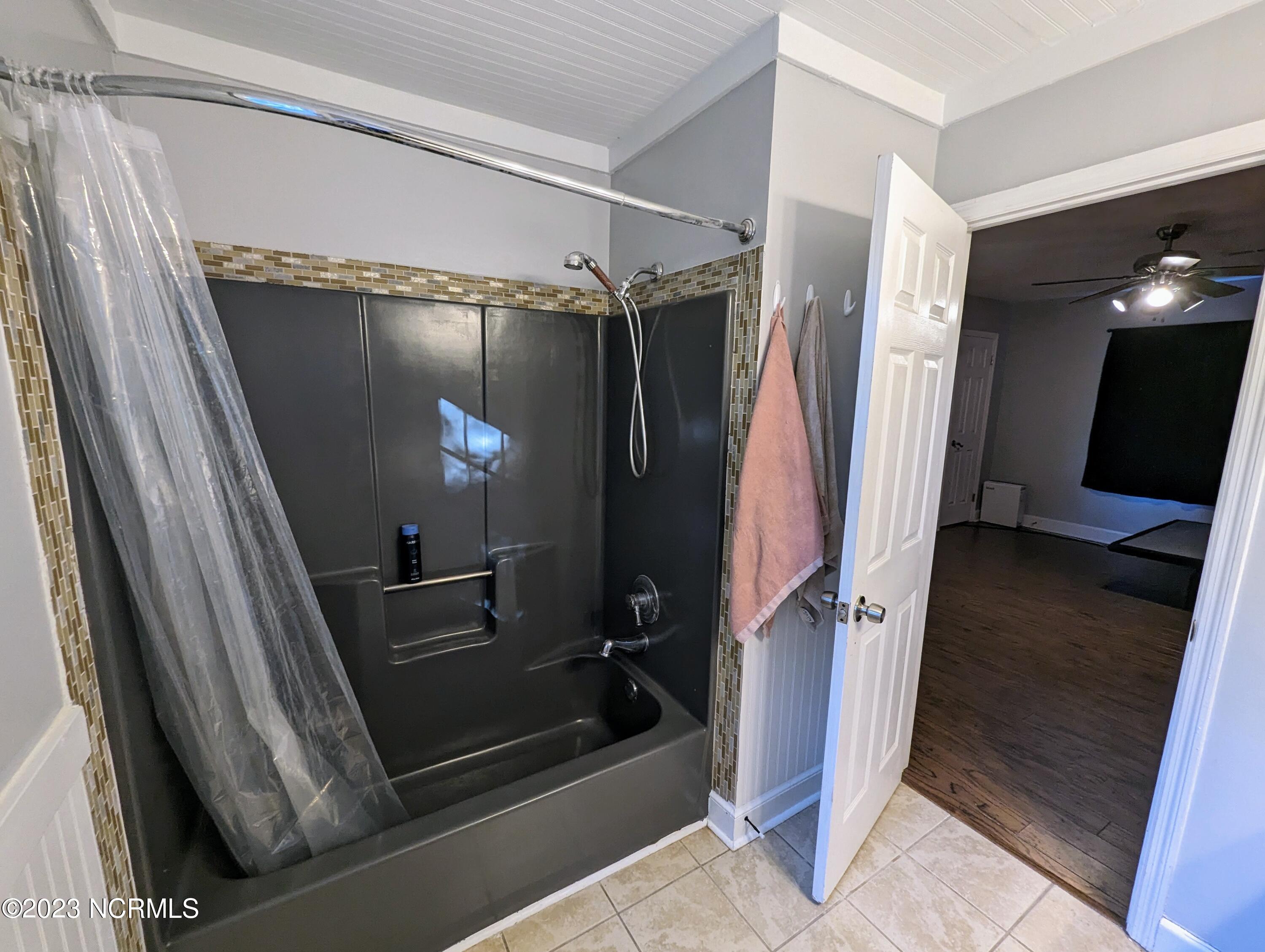 102 Nottingham Road Jacksonville, NC 28546 - Photo 33 of 61 102 Nottingham Master Bath 3