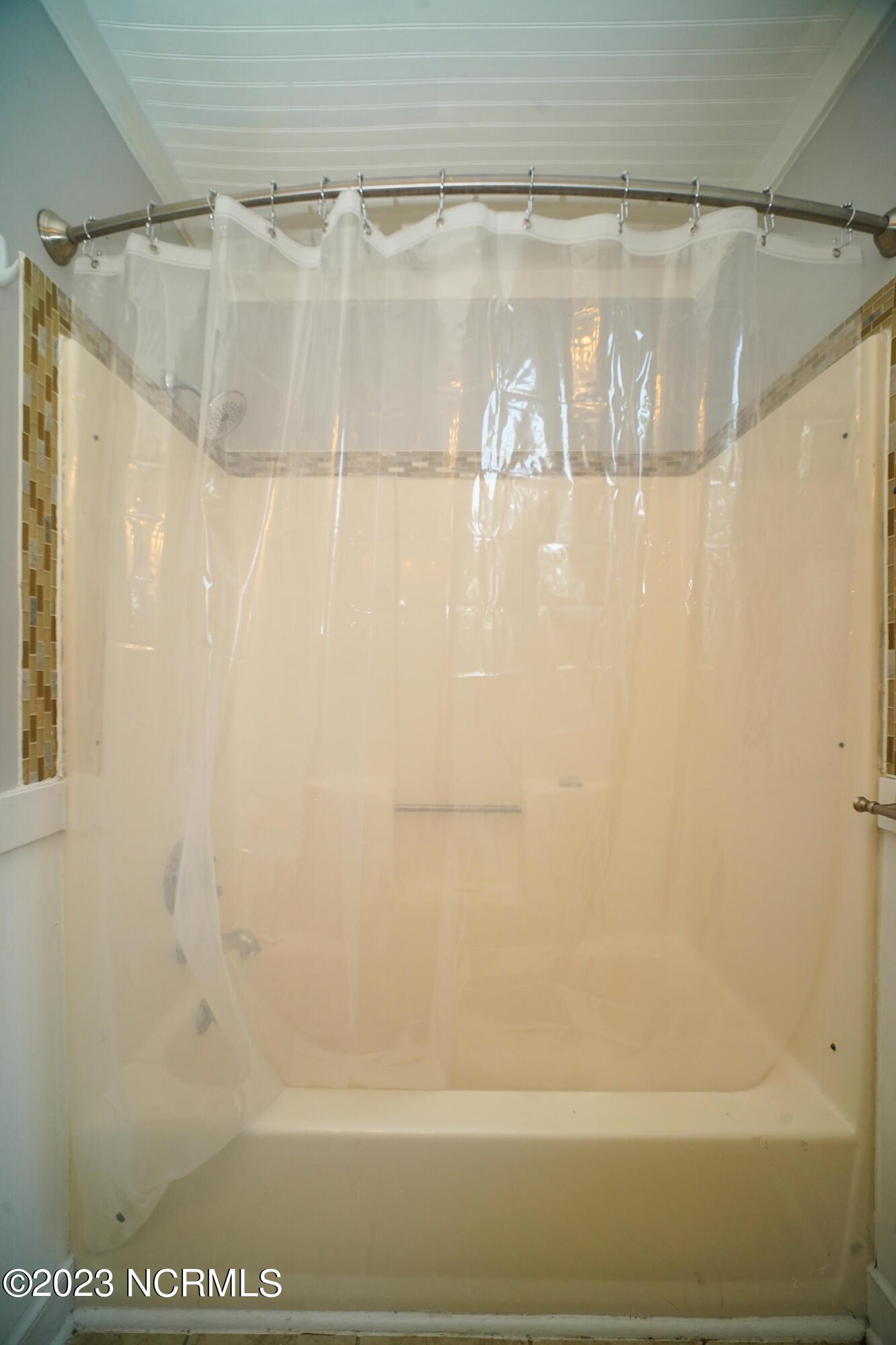 102 Nottingham Road Jacksonville, NC 28546 - Photo 35 of 61 102 Nottingham bath 2.2