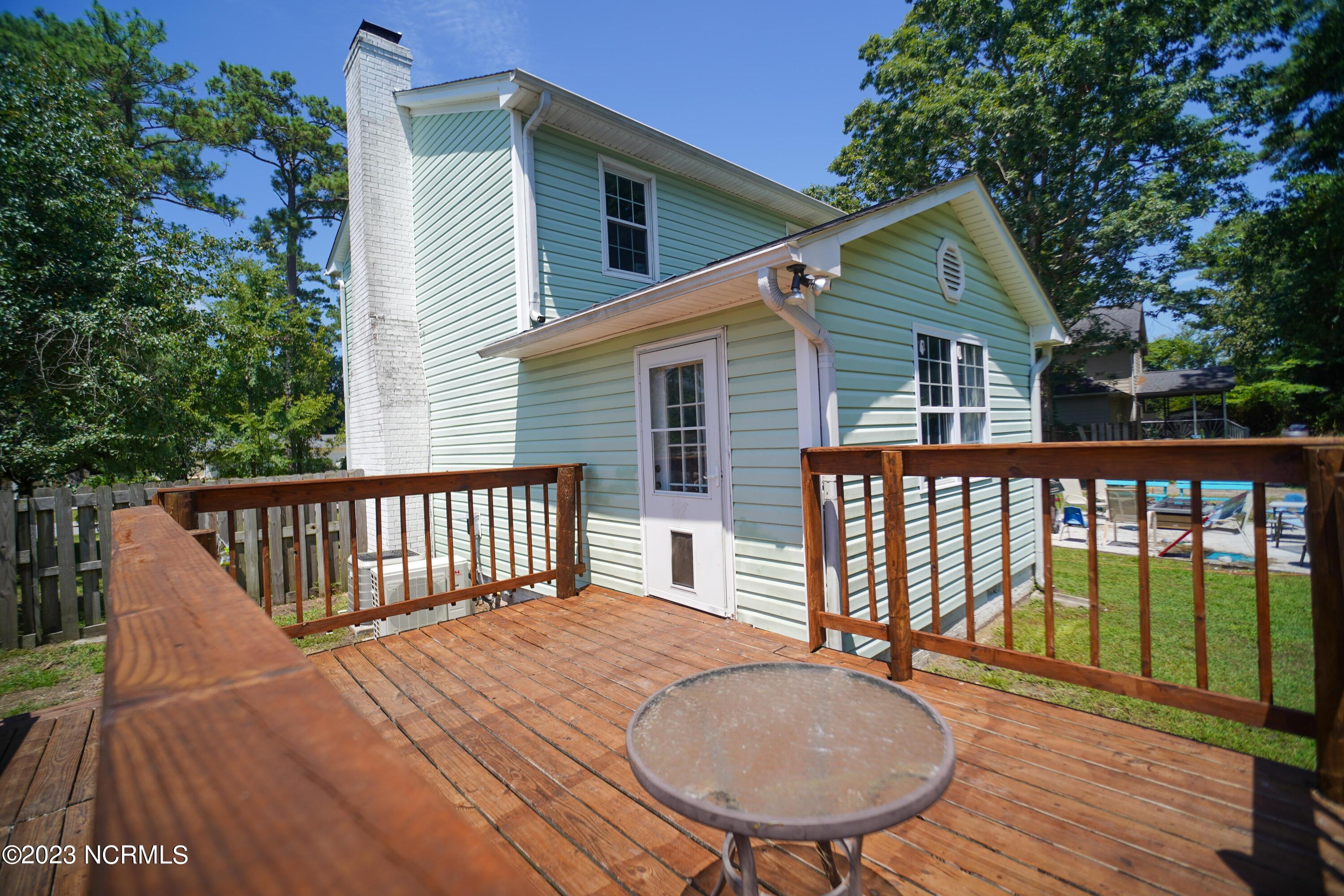 102 Nottingham Road Jacksonville, NC 28546 - Photo 44 of 61 102 Nottingham deck 3