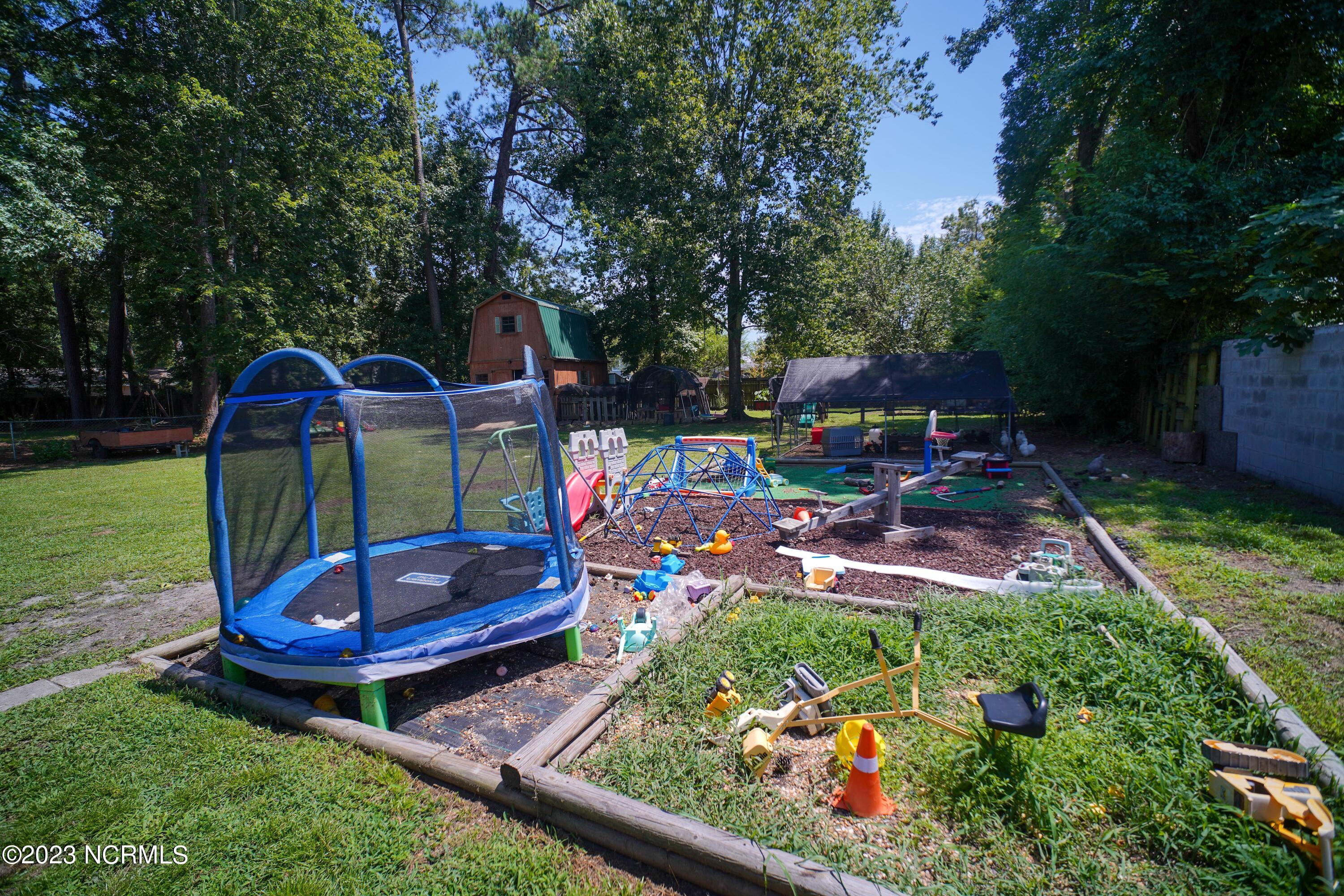 102 Nottingham Road Jacksonville, NC 28546 - Photo 46 of 61 102 Nottingham backyard 2