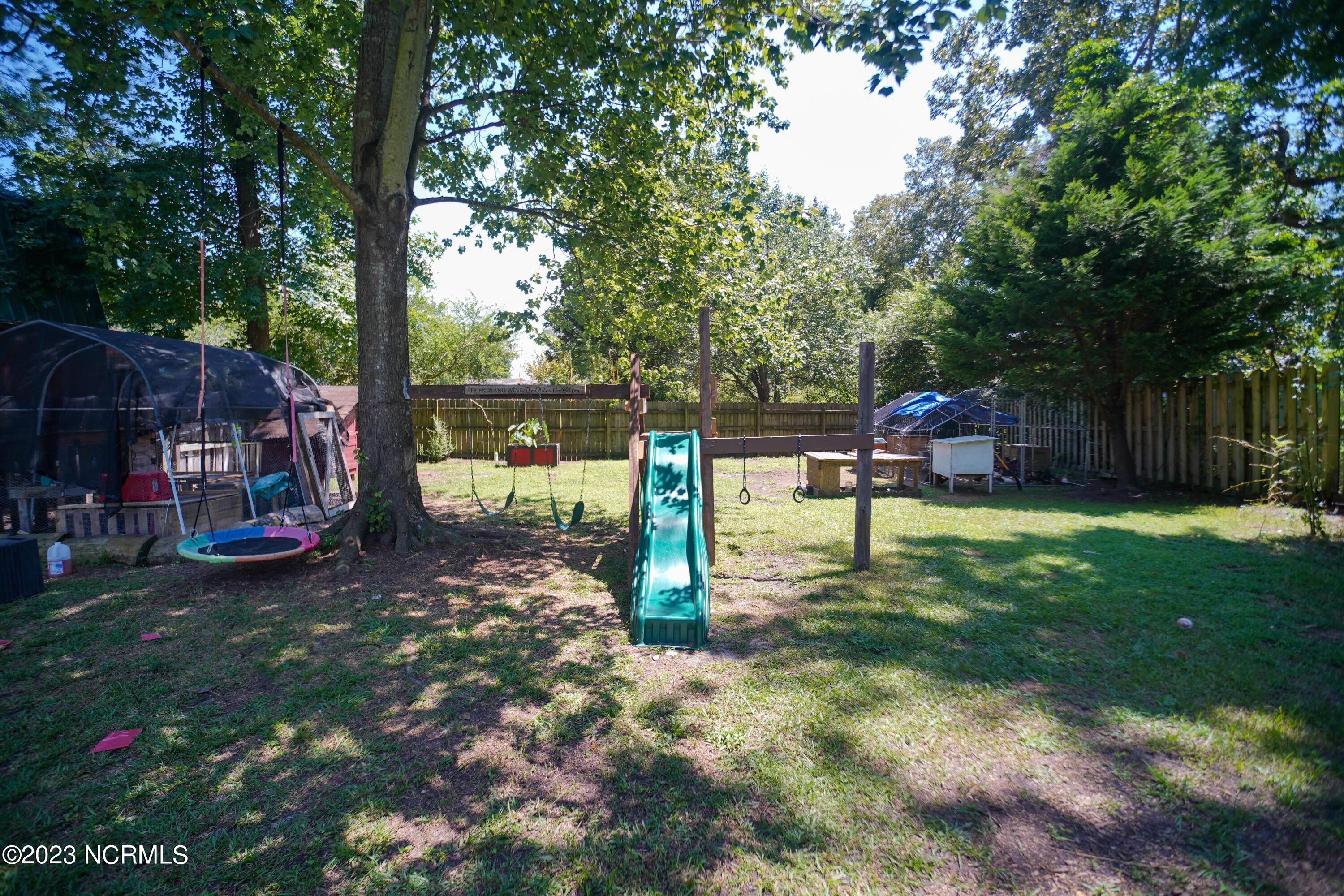 102 Nottingham Road Jacksonville, NC 28546 - Photo 48 of 61 102 Nottingham swingset