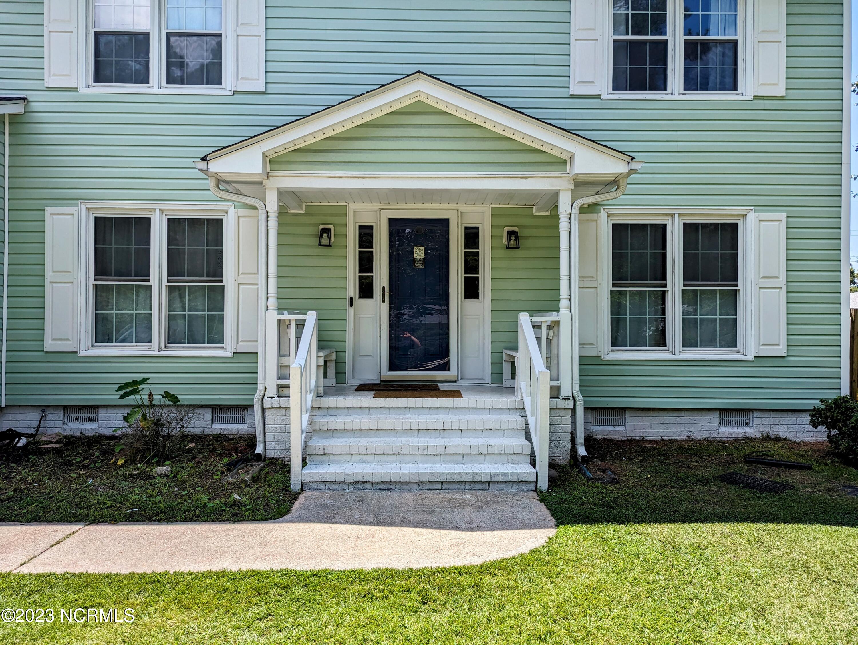 102 Nottingham Road Jacksonville, NC 28546 - Photo 9 of 61 102 Nottingham porch
