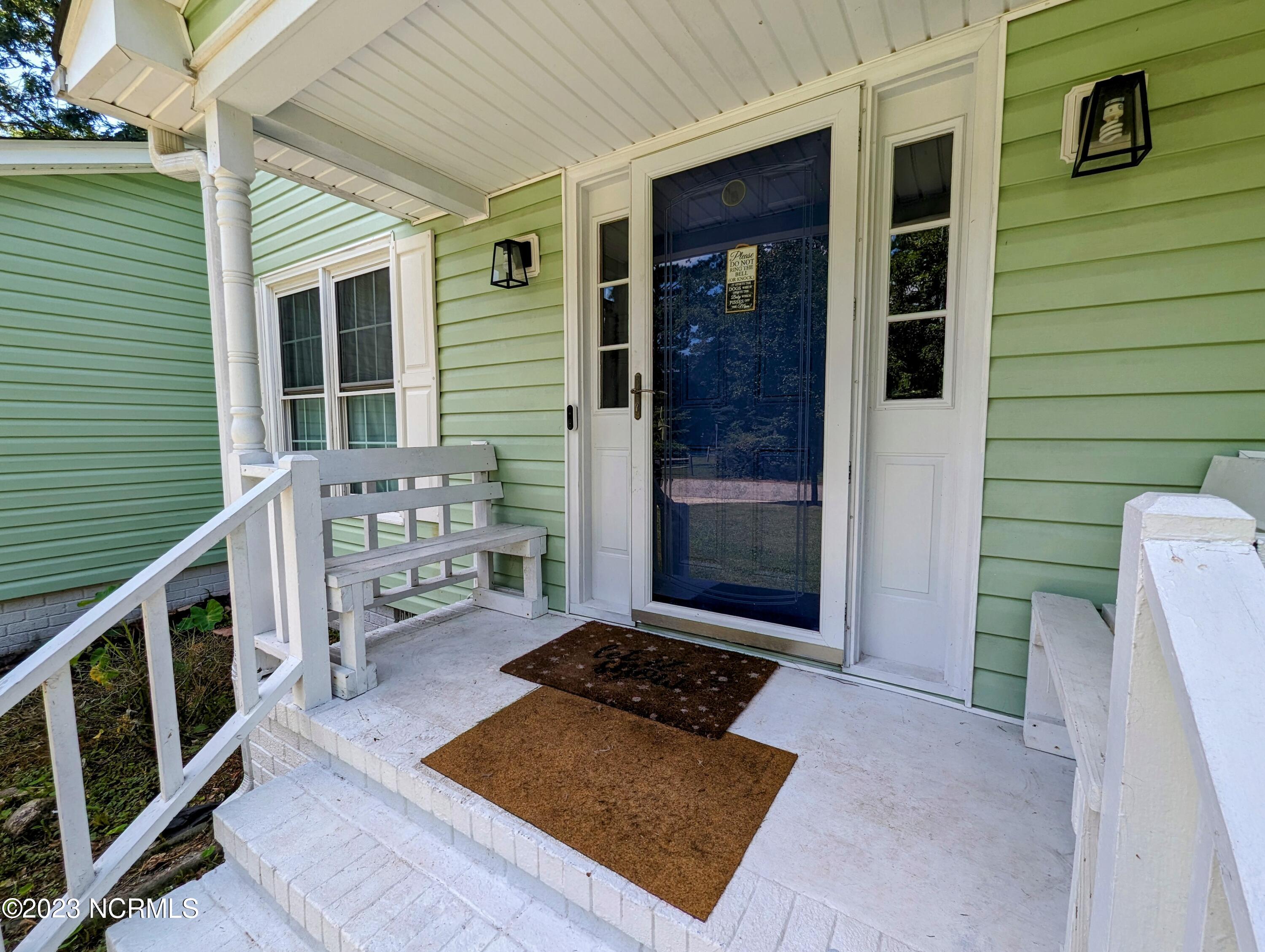 102 Nottingham Road Jacksonville, NC 28546 - Photo 10 of 61 102 Nottingham Porch 2