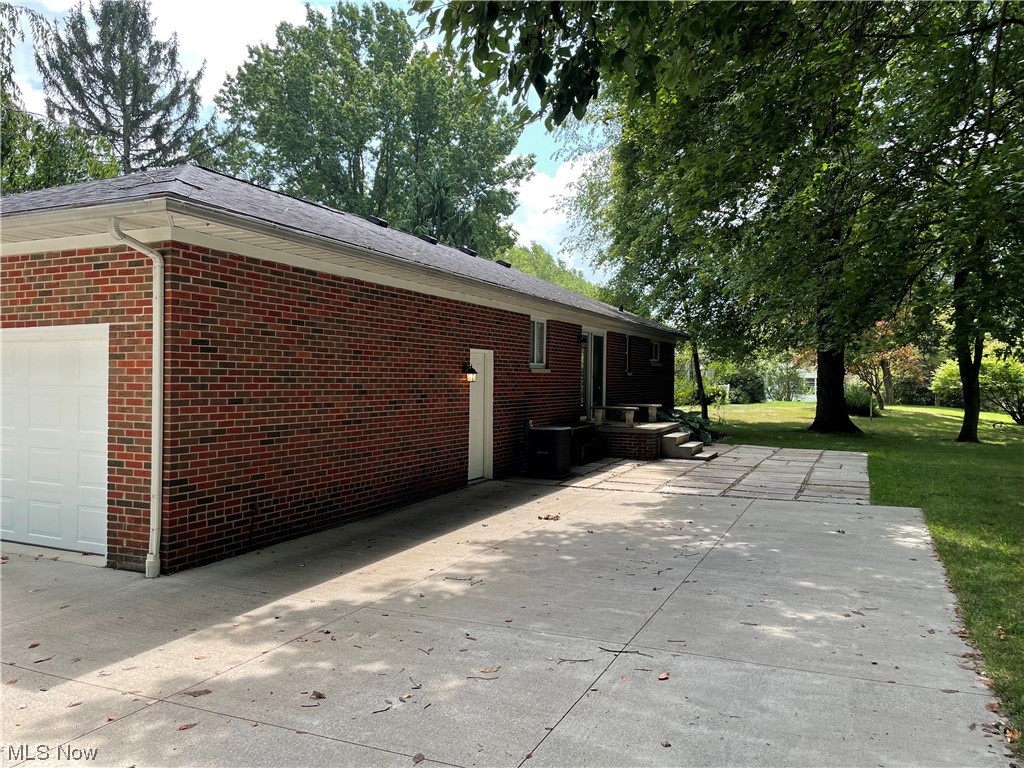 3268 Morewood Road Akron, OH 44333 - Photo 28 of 29 View of large patio