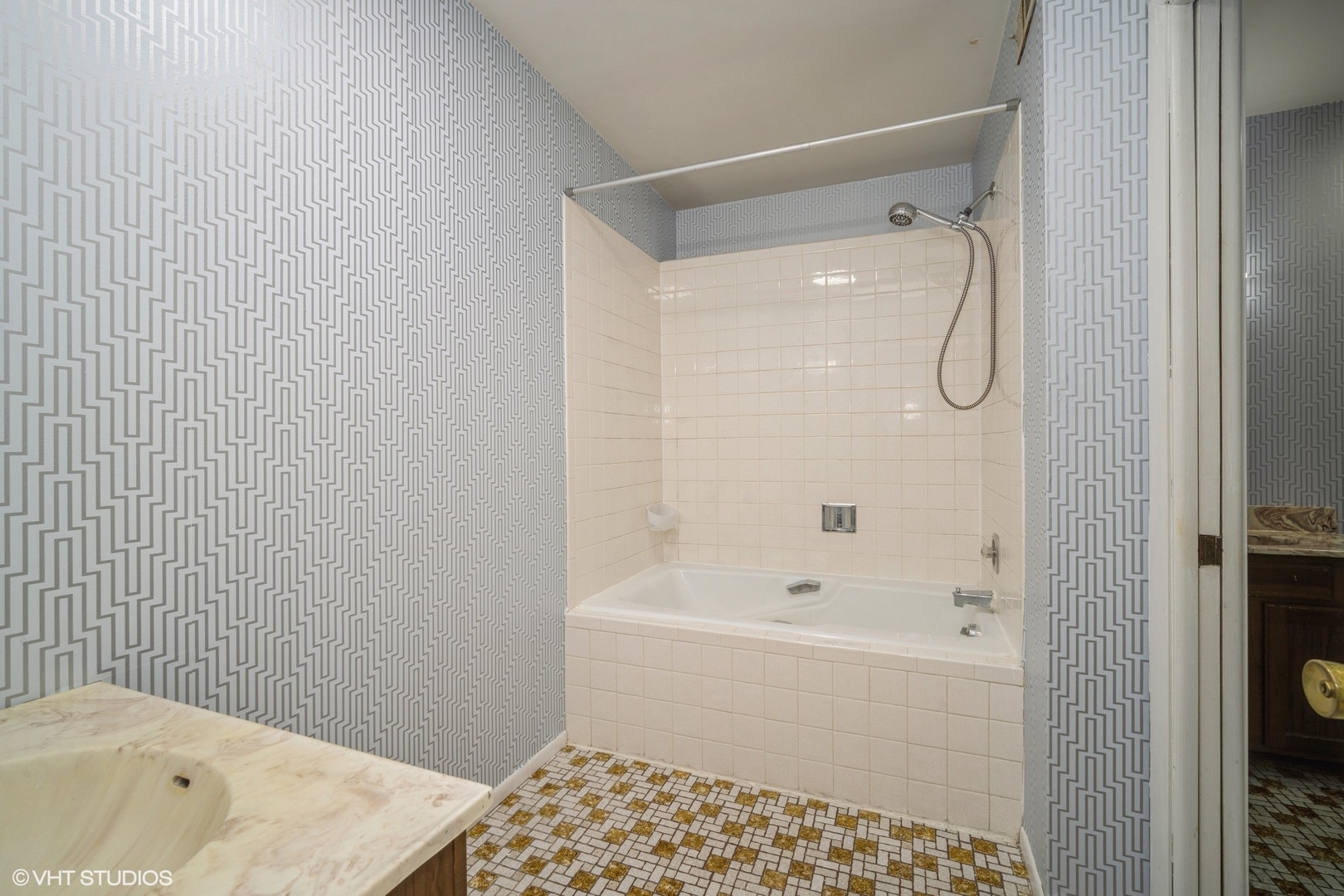 9259 Ballard Road Des Plaines, IL 60016 - Photo 14 of 24 Gallery Image 14