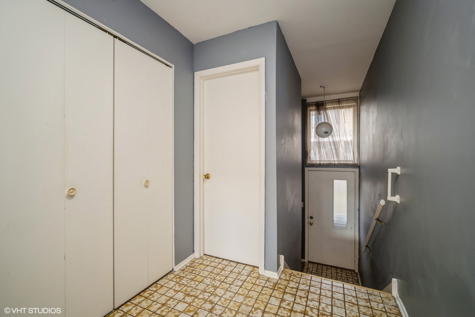 9259 Ballard Road Des Plaines, IL 60016 - Photo 16 of 24 Gallery Image 16